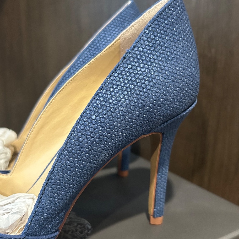 Vince Camuto Airmosah Moody Blue Women's Pump - Picture 2 of 6